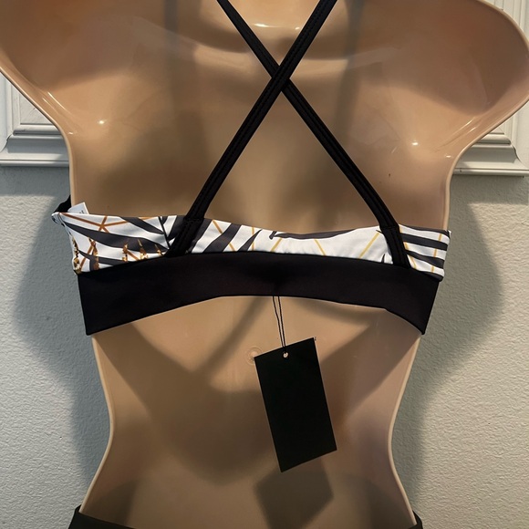 Hera x Hero Women's Seamless X Back workout Sports Bra in Black/white Color NWT - Picture 3 of 5